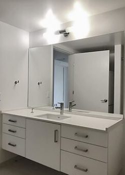 Flat vanity mirror
